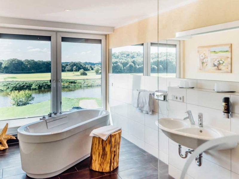 Mühlensuite - Bad mit Panoramablick auf die Mulde