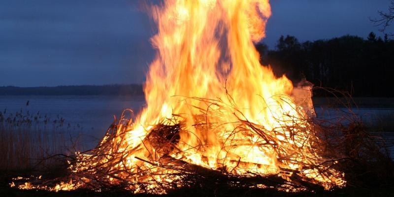 21.04.2019 – Großes Osterfeuer in Höfgen