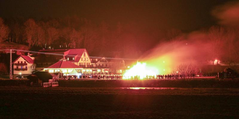 21.04.2019 – Großes Osterfeuer in Höfgen